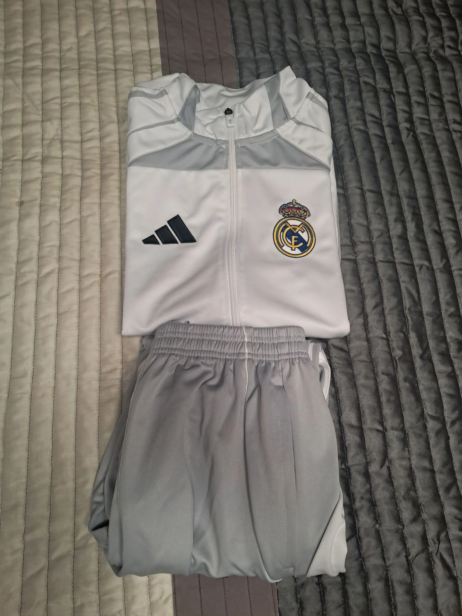 Real Madrid Tracksuit 25/26 - Full Set - Size M – photo 19